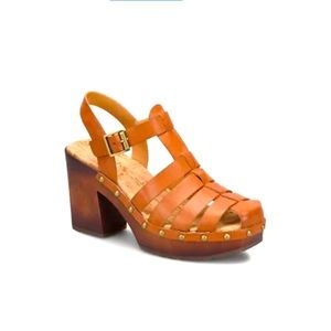 Sold!- Whitney sandals
